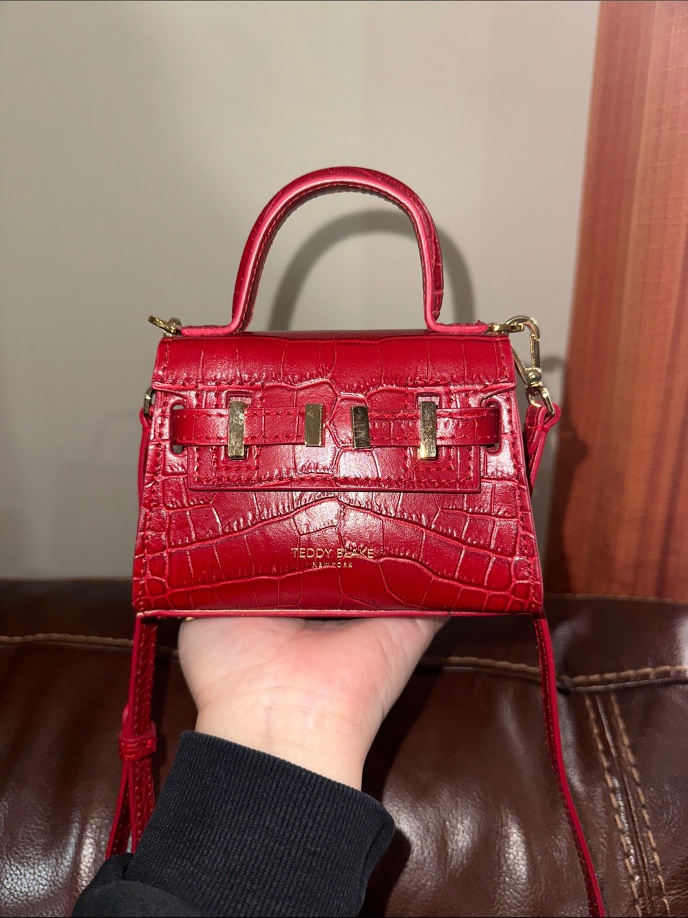 🔥🔥🔥LIKE NEW Teddy Blake Ava Croco 6" Croc Embossed Leather Mini Crossbody Bag